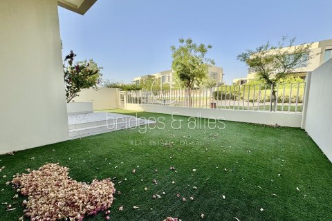 Villa in Dubai Hills Estate, Dubai 5 bedrooms, 254.1 sq.m. № 47295 - photo 27