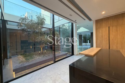 Villa en Al Barari, Dubai, 5 dormitorios, 442 m², № 72075 - foto 1