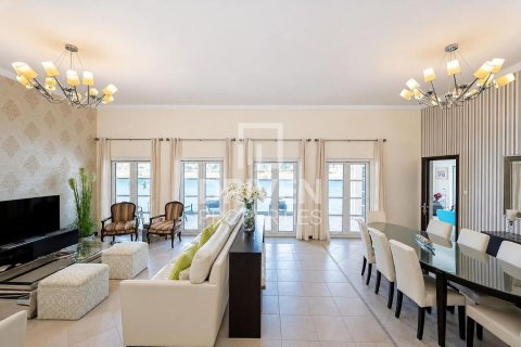 Villa in The Villa, Dubai 4 bedrooms, 606.01 sq.m. № 143057 - photo 3