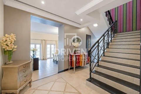 Villa in The Villa, Dubai 4 bedrooms, 606.01 sq.m. № 143057