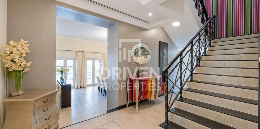 Villa in The Villa, Dubai 4 bedrooms, 606.01 sq.m. № 143057