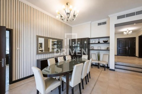 Villa in The Villa, Dubai 4 bedrooms, 606.01 sq.m. № 143057 - photo 4