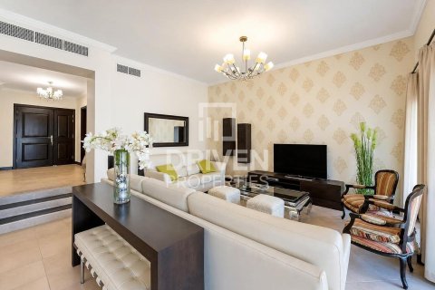 Villa in The Villa, Dubai 4 bedrooms, 606.01 sq.m. № 143057 - photo 2
