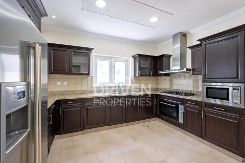 Villa in The Villa, Dubai 4 bedrooms, 606.01 sq.m. № 143057 - photo 7