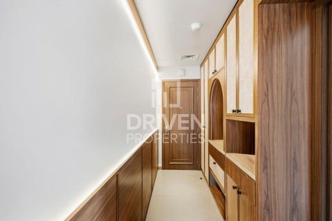 Apartment in Downtown Dubai (Downtown Burj Dubai), Dubai 2 bedrooms, 119.01 sq.m. № 136836 - photo 16