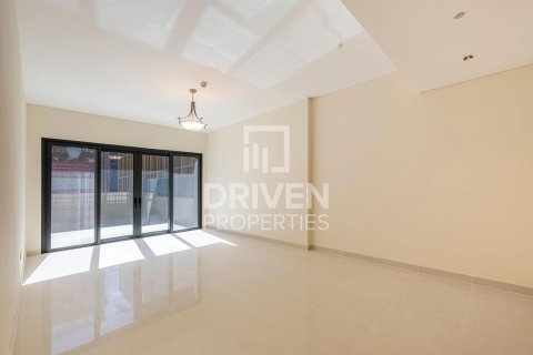 Apartment in Deira, Dubai 2 bedrooms, 120.87 sq.m. № 136837 - photo 3