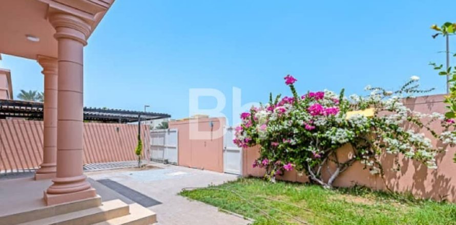 Villa à Umm Suqeim, Dubai, 3 chambres, 279 m², № 24429