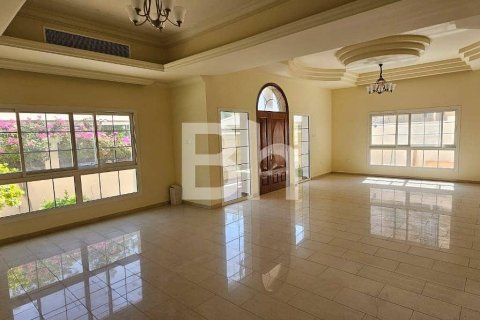 Villa en Mirdif, Dubai, 4 dormitorios, 1394 m², № 24426 - foto 11