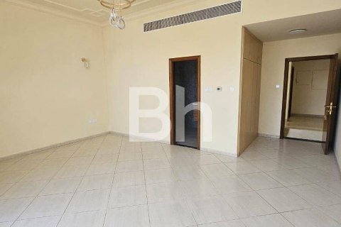 Villa en Mirdif, Dubai, 4 dormitorios, 1394 m², № 24426 - foto 13