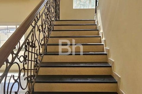 Villa en Mirdif, Dubai, 4 dormitorios, 1394 m², № 24426 - foto 12