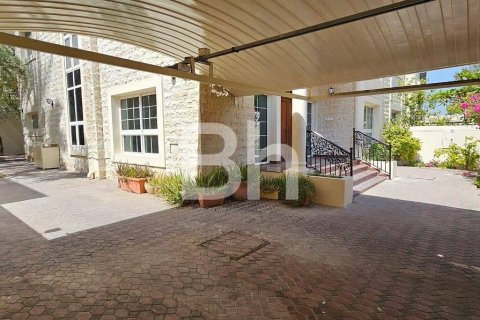 Villa en Mirdif, Dubai, 4 dormitorios, 1394 m², № 24426 - foto 8