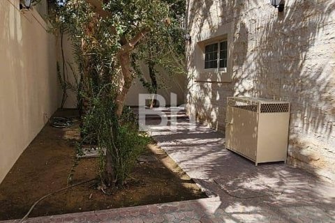 Villa en Mirdif, Dubai, 4 dormitorios, 1394 m², № 24426 - foto 21