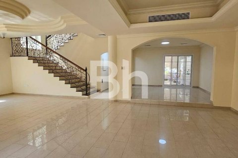 Villa en Mirdif, Dubai, 4 dormitorios, 1394 m², № 24426 - foto 1