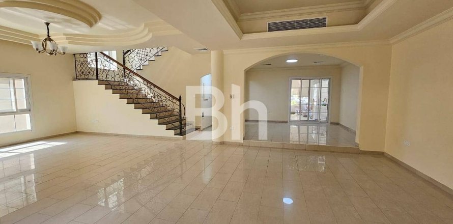 Villa en Mirdif, Dubai, 4 dormitorios, 1394 m², № 24426