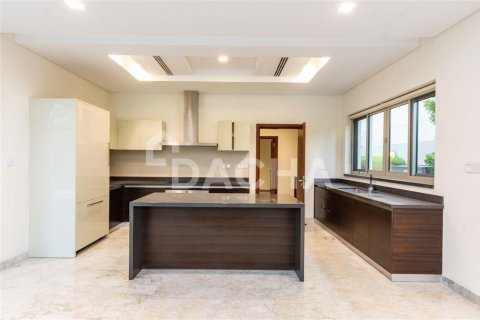 Villa en Dubai, 4 dormitorios, 464.8 m², № 7006 - foto 1