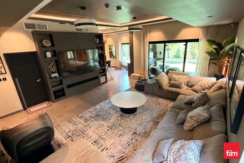 Villa en Dubai, 4 dormitorios, 410.4 m², № 114336 - foto 1