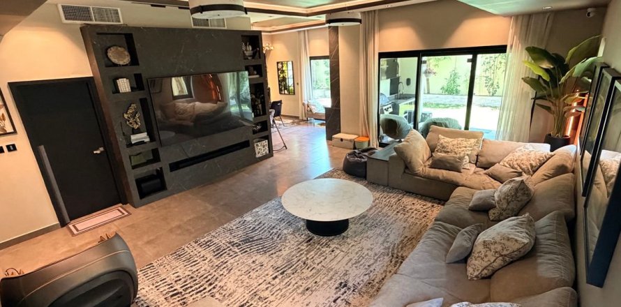 Villa en Dubai, 4 dormitorios, 410.4 m², № 114336