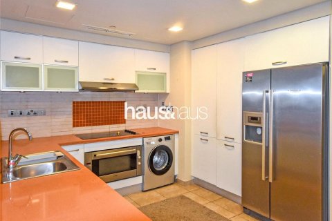 Apartment in Marina Residences, Palm Jumeirah, Dubai 2 bedrooms, 180 sq.m. № 44540 - photo 2