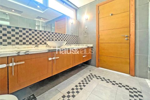 Villa en Jumeirah Park, Dubai, 4 dormitorios, 384 m², № 44534 - foto 3