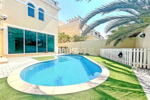 Villa en Jumeirah Park, Dubai, 4 dormitorios, 384 m², № 44534 - foto 1
