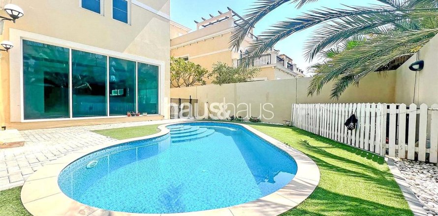 Villa en Jumeirah Park, Dubai, 4 dormitorios, 384 m², № 44534