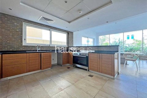 Villa en Jumeirah Park, Dubai, 4 dormitorios, 384 m², № 44534 - foto 16