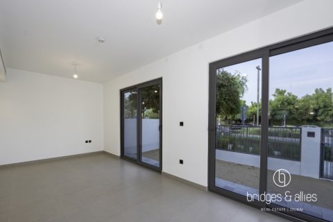 Снять в аренду виллу в Tilal Al Ghaf, Дубай: 4 спальни, 305м², № 84583 - фото 8