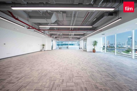 Снять в аренду офис в Sheikh Zayed Road, Дубай: 360.9м², № 55675 - фото 1