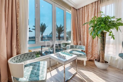 Villa en Palm Jumeirah, Dubai, 5 dormitorios, 1245.2 m², № 6854 - foto 12