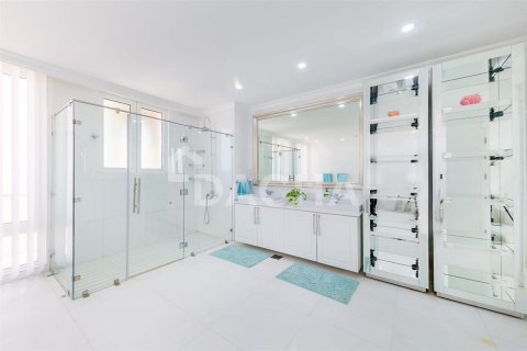 Villa en Palm Jumeirah, Dubai, 5 dormitorios, 1245.2 m², № 6854 - foto 11