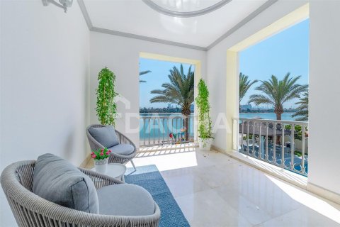 Villa en Palm Jumeirah, Dubai, 5 dormitorios, 1245.2 m², № 6854 - foto 14