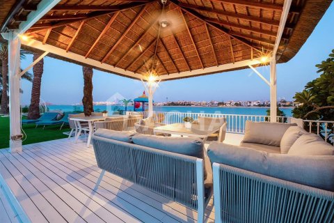 Villa en Palm Jumeirah, Dubai, 5 dormitorios, 1245.2 m², № 6854 - foto 23
