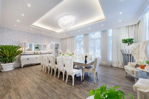 Villa en Palm Jumeirah, Dubai, 5 dormitorios, 1245.2 m², № 6854 - foto 3