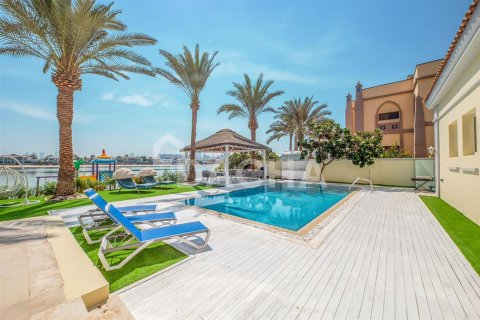 Villa en Palm Jumeirah, Dubai, 5 dormitorios, 1245.2 m², № 6854 - foto 2