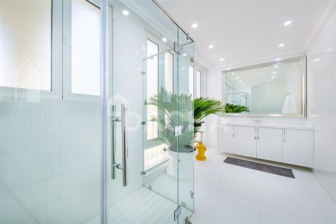 Villa en Palm Jumeirah, Dubai, 5 dormitorios, 1245.2 m², № 6854 - foto 8