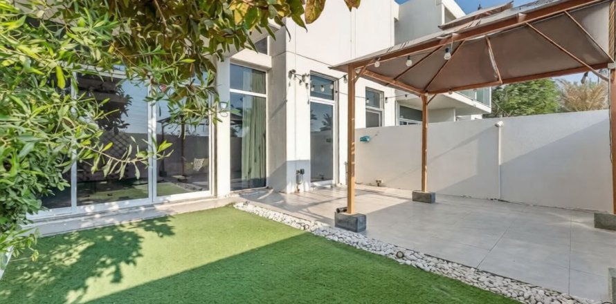 Таунхаус в Дубае, 3 спальни, 187.2м², № 93703