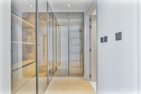Apartment in Dubai 3 bedrooms, 198 sq.m. № 102369 - photo 6