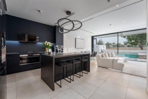 Купить таунхаус в Джумейра Гольф Эстейтс, Дубай: 4 спальни, 316м², № 43206 - фото 1