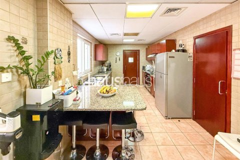 Adosado en Dubai Investment Park, Dubai, 3 dormitorios, 454 m², № 43208 - foto 17