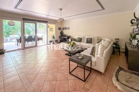 Adosado en Dubai Investment Park, Dubai, 3 dormitorios, 454 m², № 43208 - foto 4