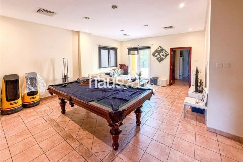 Adosado en Dubai Investment Park, Dubai, 3 dormitorios, 454 m², № 43208 - foto 9