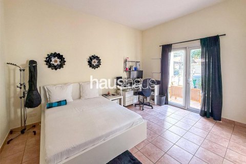 Adosado en Dubai Investment Park, Dubai, 3 dormitorios, 454 m², № 43208 - foto 12