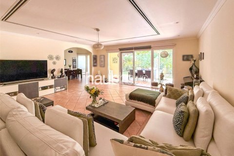Adosado en Dubai Investment Park, Dubai, 3 dormitorios, 454 m², № 43208 - foto 15