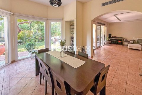 Adosado en Dubai Investment Park, Dubai, 3 dormitorios, 454 m², № 43208 - foto 6