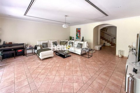 Adosado en Dubai Investment Park, Dubai, 3 dormitorios, 454 m², № 43208 - foto 5