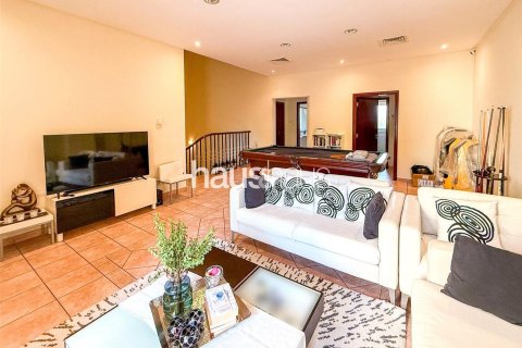 Adosado en Dubai Investment Park, Dubai, 3 dormitorios, 454 m², № 43208 - foto 13