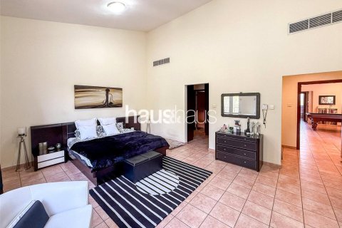 Adosado en Dubai Investment Park, Dubai, 3 dormitorios, 454 m², № 43208 - foto 18
