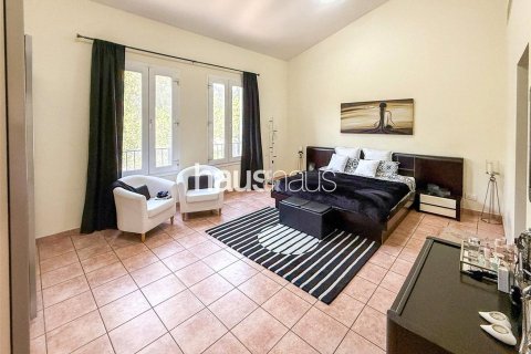Adosado en Dubai Investment Park, Dubai, 3 dormitorios, 454 m², № 43208 - foto 10
