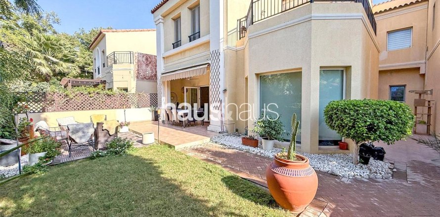 Adosado en Dubai Investment Park, Dubai, 3 dormitorios, 454 m², № 43208