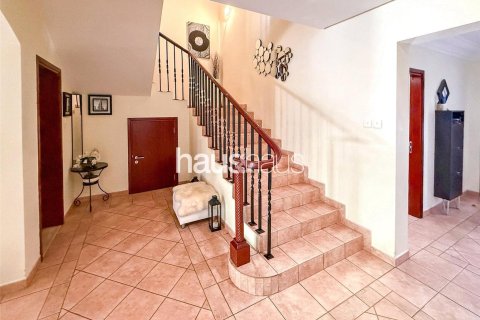 Adosado en Dubai Investment Park, Dubai, 3 dormitorios, 454 m², № 43208 - foto 8
